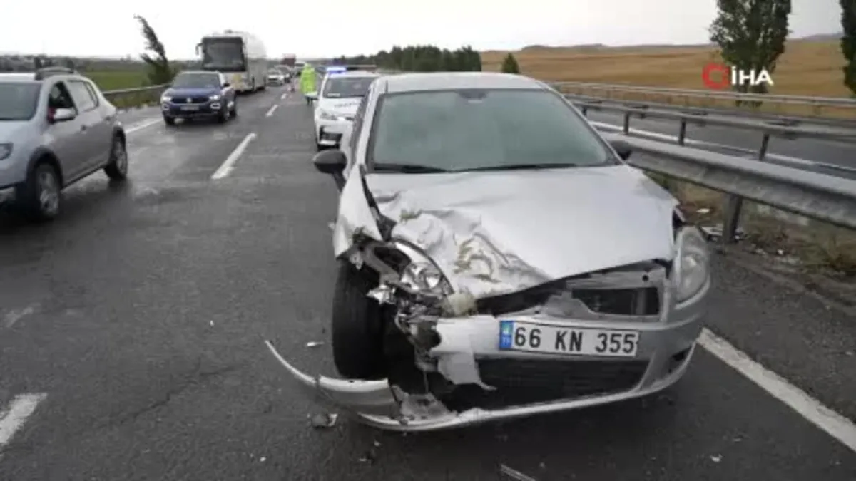 Kırıkkale'de yağmur kazaya davetiye çıkardı: 3 araç çarpıştı, 4 yaralı