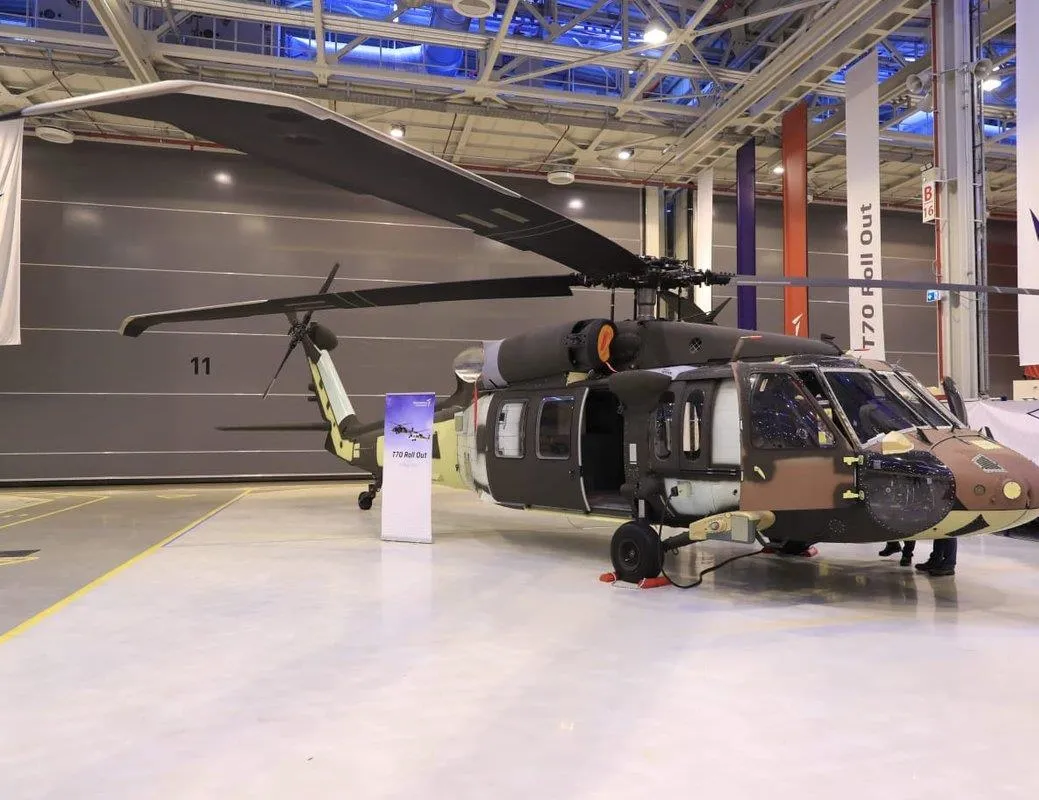 T-70 helikopterinin ilki hangardan çıktı