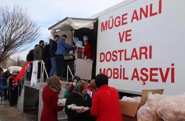 Türkiye, Müge Anlı ve Türk Kızılayı ile el ele İzmir'de deprem bölgesinde! Müge Anlı ve Aşevi Kampanyası'nda rekor bağış...-6