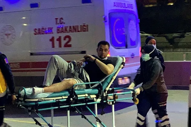 Kısıtlamada silahla vurulan gençten pes dedirten hareket! 'Çek çek habere yolla'