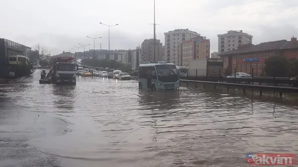 Meteoroloji uyarmıştı! Pendik'te araçlar mahsur kaldı, trafik durdu - 3