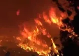 A Haber ekibi alev kapanının ortasında kaldı! Kızılay aracıyla son anda yangından kurtuldular! İşte panik anları