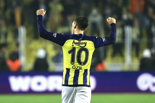 fenerbahcede-mesut-ozil-krizi-buyuyor-derbi-kadrosuna-alinmadi-1637182544513.jpeg Fenerbahçe'de Mesut Özil krizi büyüyor! Derbi kadrosuna alınmadı-2