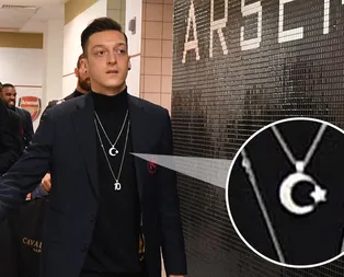 Mesut Özilin ay-yıldızlı kolyesi Almanları rahatsız etti