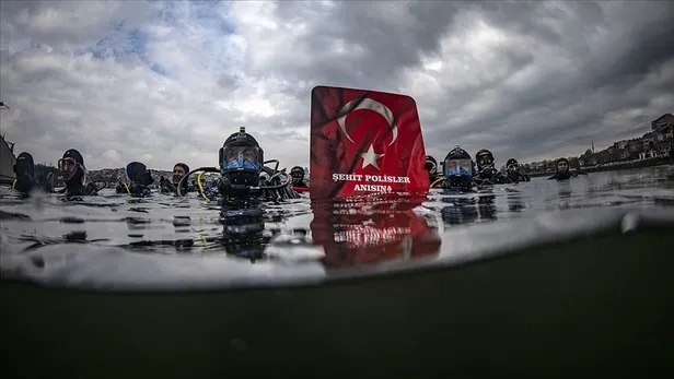 Türk Polis Teşkilatı'nın 174. kuruluş yıl dönümü dolayısıyla Haliç'de 'Vatan Dalışı' yapıldı-1