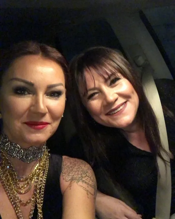 pinar-altug-seda-fettahoglu-ile-paylasimina-gelen-yorumu-gorunce-cileden-cikti-siz-nasil-insanlarsiniz-parkta-1695994167079.jpg Pınar Altuğ, Seda Fettahoğlu ile paylaşımına gelen yorumu görünce çileden çıktı! “Siz nasıl insanlarsınız” Parkta ölü bulunmuştu...-7