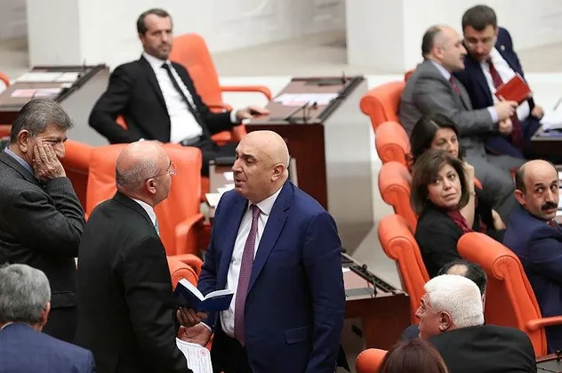 CHP'li vekil Engin Özkoç'tan 15 Temmuz'u itibarsızlaştırma girişimi