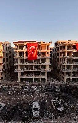 Sırtını PKK'ya dayayan Amberin'den alçak paylaşım