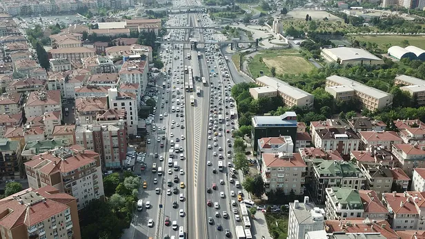 İstanbul'da son iki ayın en yoğun trafiği! Sokağa çıkma kısıtlamasının ardından trafik durma noktasında!-4
