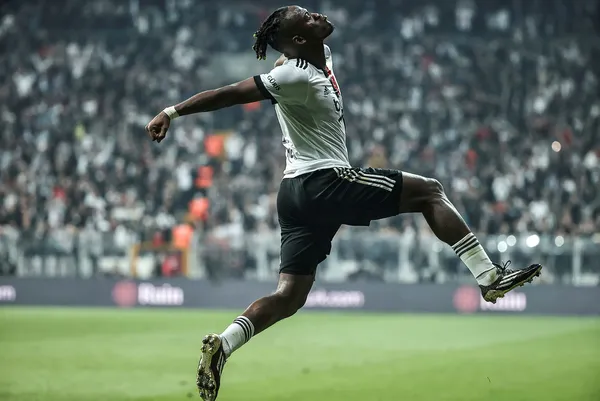 besiktasta-batshuayi-gundemden-dusmuyor-gol-kralligina-gidiyor-kacirdiklariyla-da-konusuluyor-1650879073793.jpg Beşiktaş'ta Batshuayi gündemden düşmüyor! Gol krallığına gidiyor kaçırdıklarıyla da konuşuluyor-3