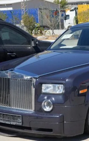 Gümrüğe takılan Rolls-Royce 3 milyon TL'den satılacak! Sahibi gizli tutuluyor