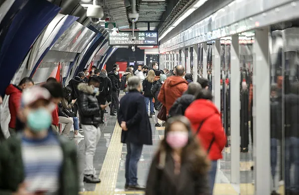 son-dakika-istanbul-valisi-ali-yerlikaya-duyurdu-vaka-orani-gecen-haftaya-gore-yuzde-40-azaldi-1608562728007.jpg Son dakika İstanbul Valisi Ali Yerlikaya duyurdu: Vaka oranı geçen haftaya göre yüzde 40 azaldı-2