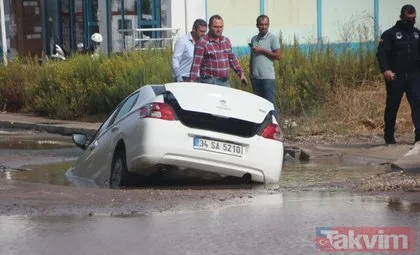 Bodrum’da hat patladı araç çukurun içine düştü