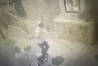 Siyonistler Hristiyanların kutsal sembollerinden Meryem Ana heykeline tükürdü!