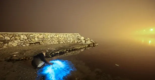 Bursa’da şaşırtan görüntü! Marmara kıyılarında planktonların çoğalmasıyla deniz suyu yer yer renk değiştirdi: Mavi renkli parlamalar ortaya çıktı