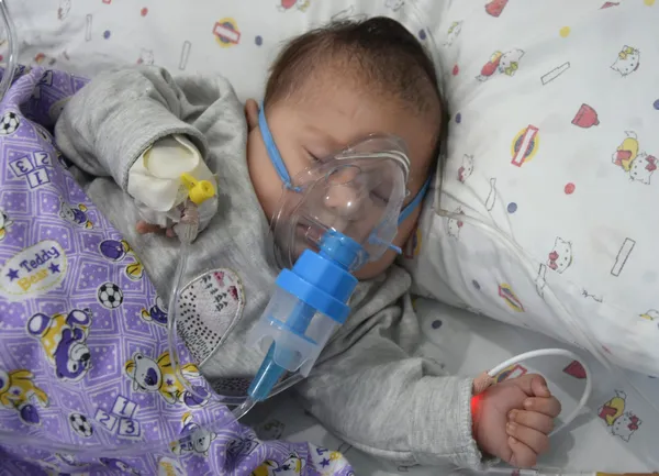 saglik-bakani-fahrettin-kocanin-bebegi-kucaginda-tasirken-cekilen-fotografini-paylastigi-acil-tip-teknisyeni-oznur-korkmaz-konustu-1624976637044.jpg Sağlık Bakanı Fahrettin Koca'nın bebeği kucağında taşırken çekilen fotoğrafını paylaştığı Acil Tıp Teknisyeni Öznur Korkmaz konuştu-5