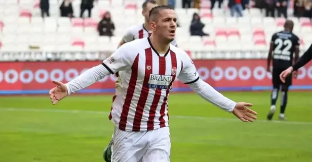 Sivasspor golcüsü Rey Manaj'ı Sharjah'a satıyor