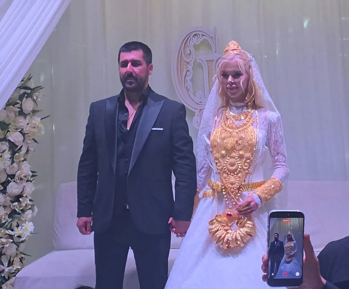 cagla-oz-tancalan-43-milyonluk-dugunu-anlatti-isimlerin-cogu-hayal-urunu-1789478317851.jpeg Çağla Öz Tançalan 43 milyonluk düğün ifadesi... 97 takının 78'i sahte çıktı!-11