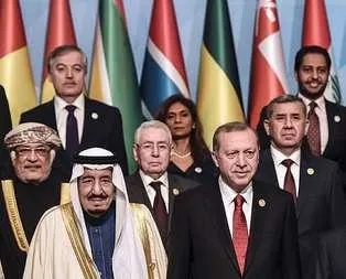 Aile fotoğrafındaki tek kadın