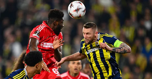 Fenerbahçe'de sakatlık şoku! Milan Skriniar maça devam edemedi