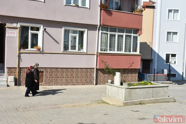 Yolun ortasında sır mezar! Araçlar yavaşladığı için mahalleli kaldırmadı - 1