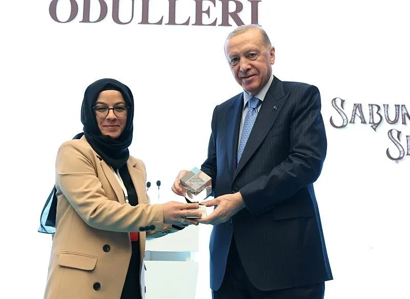 Başkan Recep Tayyip Erdoğan, 14 Mart Tıp Bayramı dolayısıyla Başakşehir Çam ve Sakura Şehir Hastanesi'nde sağlık çalışanlarıyla iftar programına katıldı. (AA)