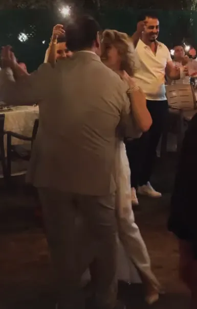 1782721751654.png Ünlü tenor Hakan Aysev 7. kez nikah masasına oturdu: İşte sosyal medyayı sallayan düğünden ilk kareler-6