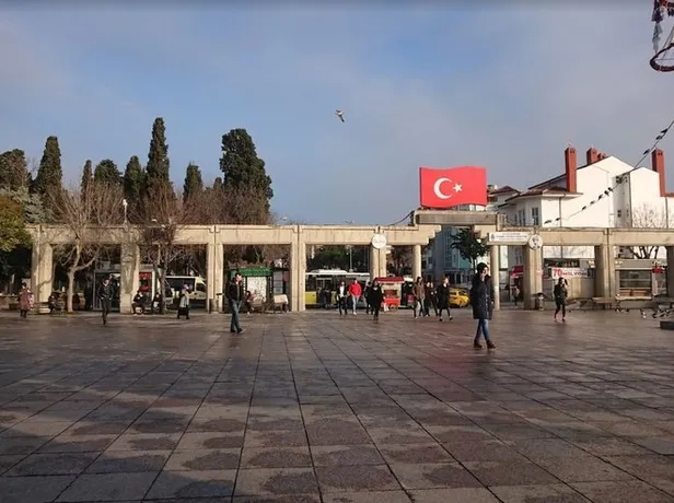 CHP'li Bakırköy Belediyesi'nden skandal karar! Cumhuriyet Meydanı'nın ismini Tarık Akan Özgürlük Meydanı olarak değiştirdi!-1