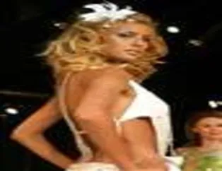 Sütyensiz ünlüler