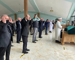 Kalp krizi geçirmişti! Ünlü iş adamı toprağa verildi