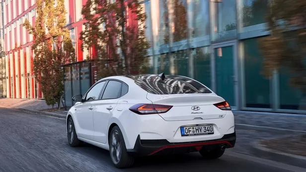 Hyundai i30 Fastback N Line, daha sportif görünümüyle geldi-1