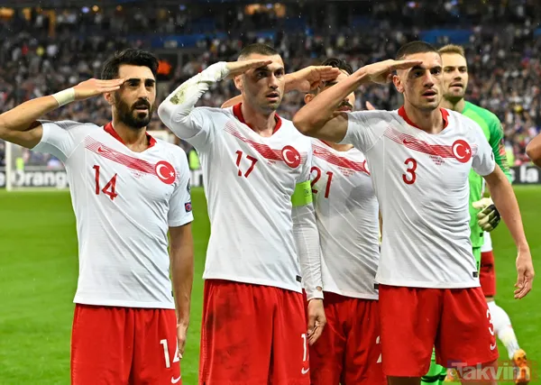 Merih Demiral'a Cristiano Ronaldo'dan destek! Bir asker selamı da ondan geldi... - 12