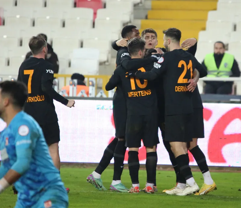 Galatasaray Sivasspor deplasmanından 3 puanla çıktı! - 4