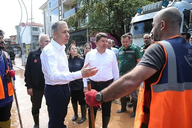 Karadeniz sele teslim oldu: Dereler taştı, yollar göle döndü, evleri su bastı! Ankara-İstanbul yönü trafiğe kapalı... | Zonguldak, Bartın, Bolu son durum-4