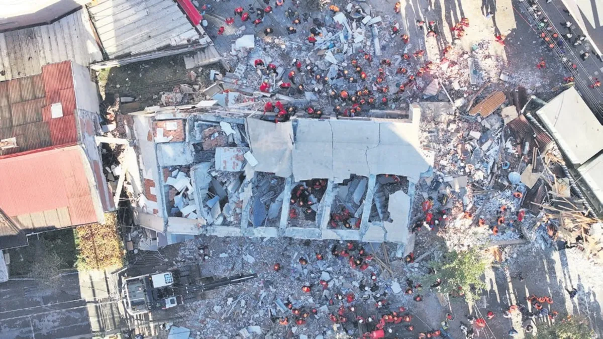 Gebze'de bir aile yerle bir oldu