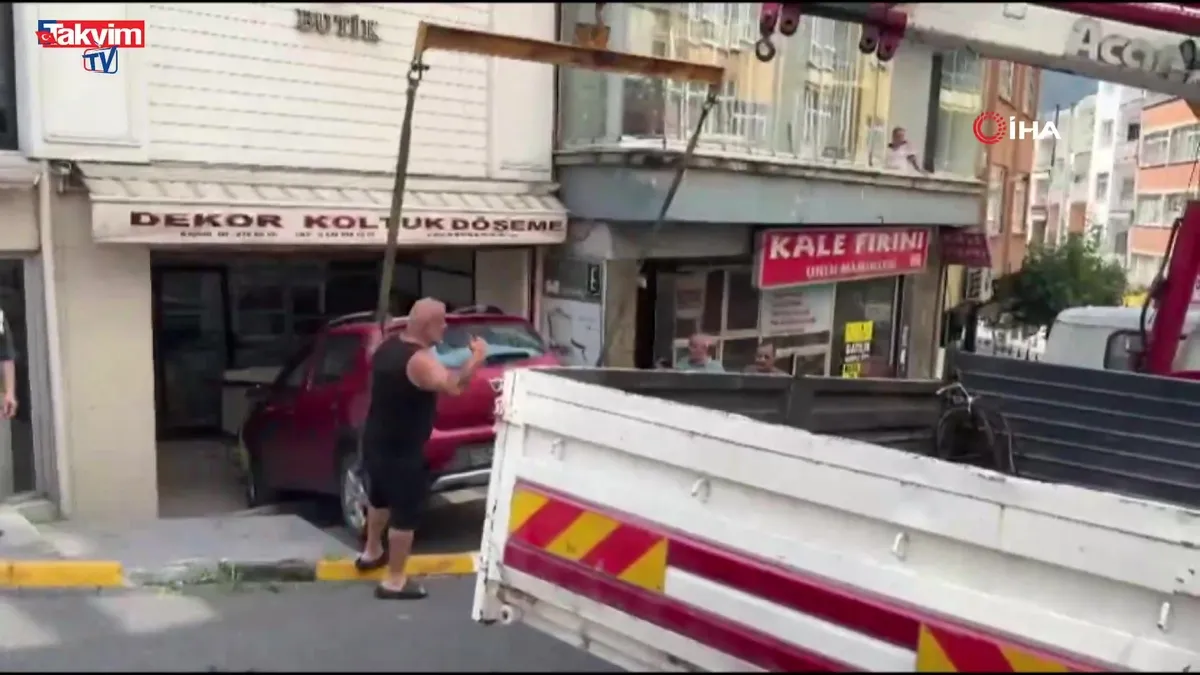 Giresun’da otomobil dükkana daldı: 1 yaralı