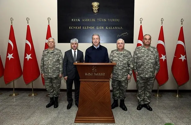 Son dakika: Bakan Akar ve komutanlar sınır hattında-2