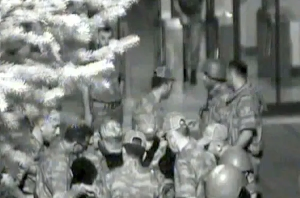 gorev-dagilimini-boyle-yapmislar-15-temmuza-ait-yeni-goruntuler-ortaya-cikti-1579597837193.jpg فيديو يكشف لاول مرة.. يظهر فيه مجريات الساعة الاولى للانقلاب الفاشل في تركيا! 2