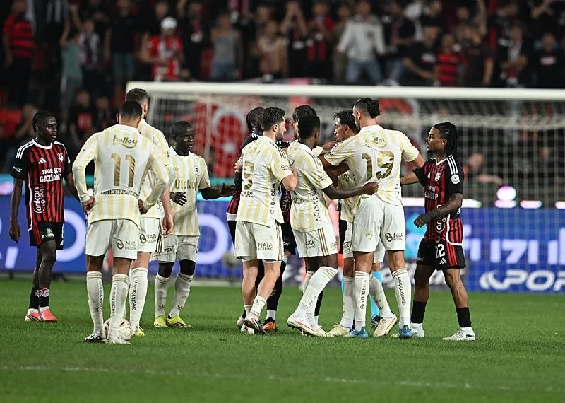 fenerbahcede-ismail-kartal-doneminde-dikkat-ceken-degisim-fenerbahcede-sorunlar-bitmiyor-soke-eden-detay-1789539630255.jpeg Fenerbahçe'de sorunlar bitmiyor! Şoke eden detay-4