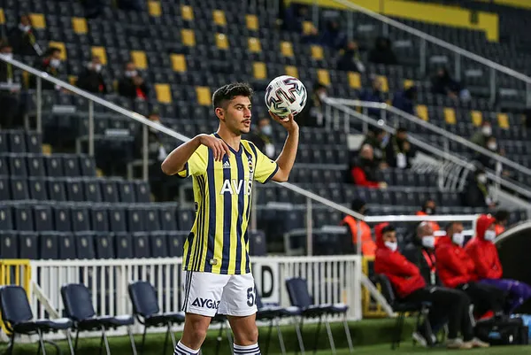 fenerbahcede-genc-sag-bek-ugur-kaan-yildiz-icin-sozlesme-harekati-1652362403476.jpg