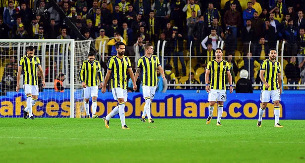 Futbolcular Aykut Kocaman'a kazan kaldırdı-5