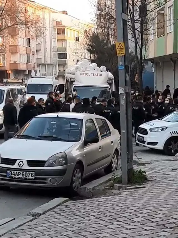 istanbulda-dehset-anlari-baltali-kavga-kamerada-1617084081199.jpg