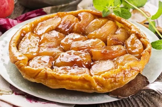 Tatin tart nasıl yapılır? Evde kolayca yapılan tadı damaklarda kalacak ayvalı tatin tart tarifi! İşte malzemeler…