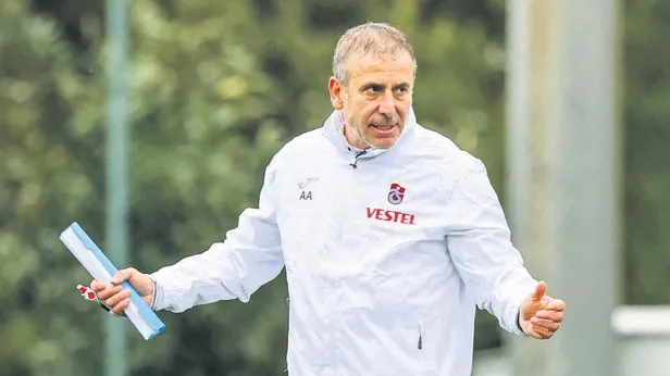 Trabzonspor’un hocası Abdullah Avcı Beşiktaş derbisi öncesi oyuncularına seslendi!