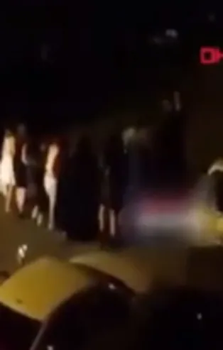Son dakika: Ankara'da sosyal mesafe kuralını hiç sayan hareket!