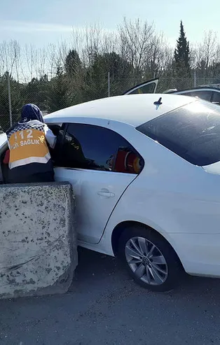 Trafikte fenalık geçiren sürücü TEM'de ölümden döndü