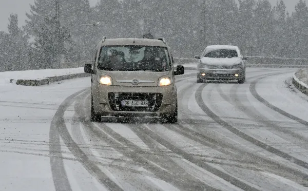 meteoroloji-uyardi-3-kent-beyazlar-icinde-kaldi-1635509983518.jpg Meteoroloji uyardı! 3 kent beyazlar içinde kaldı-5