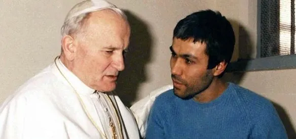 PAPA II. JEAN PAUL'E SUİKAT GİRİŞİMİNDEN TUTUKLANAN MEHMET ALİ AĞÇA TÜRKİYE'YE İADE EDİLDİ
