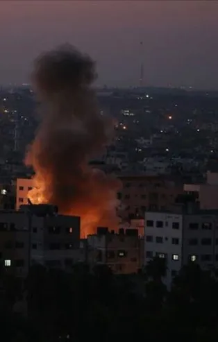 İsrail savaş uçakları Gazze'yi vurdu