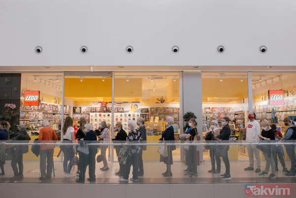 Koronavirüs aşısı olana 250 TL kampanyası Sırbistan'da izdiham yarattı! Jelena Karleusa da aşı oldu - 9